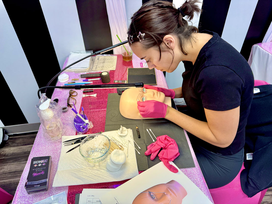 Mapping Eyebrows Using String Method string brow mapping on live mannequin using six-point system