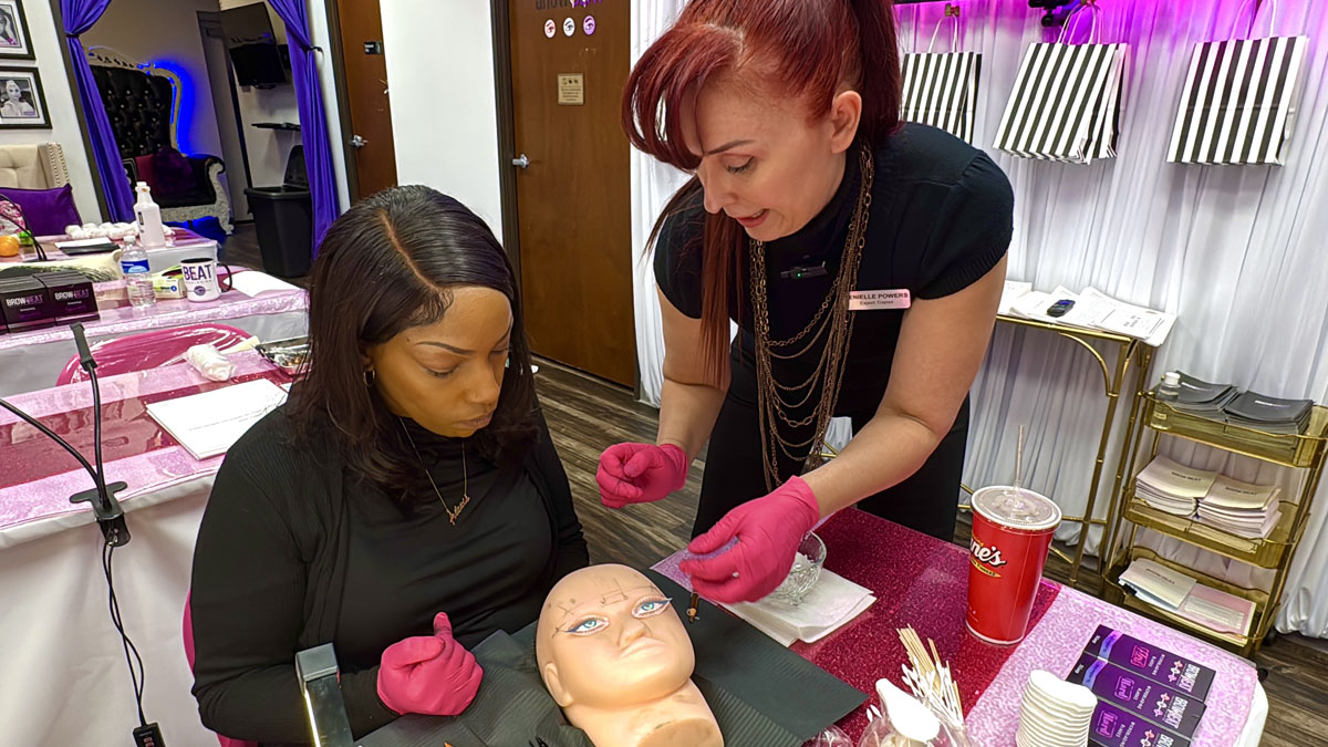 powder brow mapping education Instructor outlining brow mapping for ombre powder brows